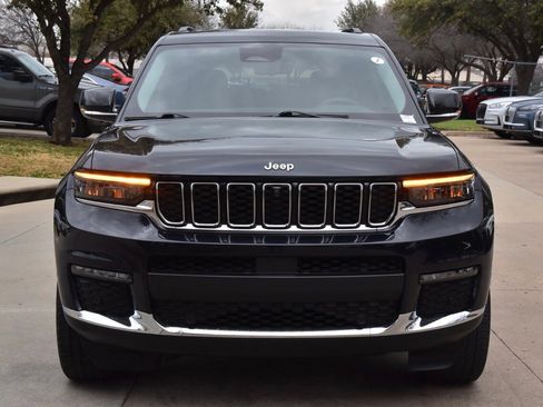 Used 2023 Jeep Grand Cherokee L Limited w/ Luxury Tech Group II image 3