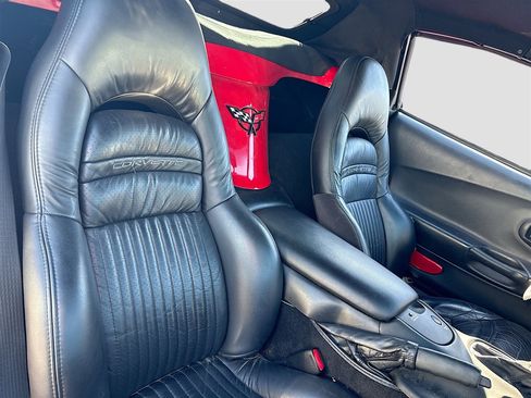 Used 2002 Chevrolet Corvette Convertible w/ Preferred Equipment Group2 image 21