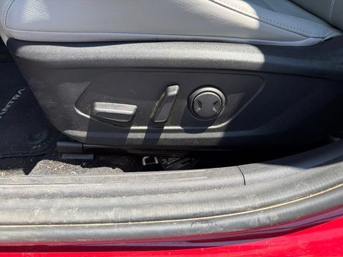 Used 2023 Hyundai Elantra Limited w/ Preferred Accessory Package FWD image 8