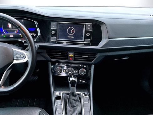 Used 2024 Volkswagen Jetta SE image 12