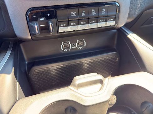 Used 2022 RAM 2500 Big Horn w/ Level C Equiment Group AWD/4WD image 39
