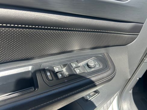 Certified 2025 Volkswagen Atlas Cross Sport SE FWD image 13