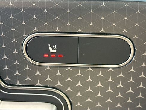 Used 2024 Mercedes-Benz GLB 250 image 19