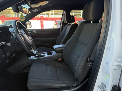 Used 2018 Jeep Grand Cherokee Laredo image 22