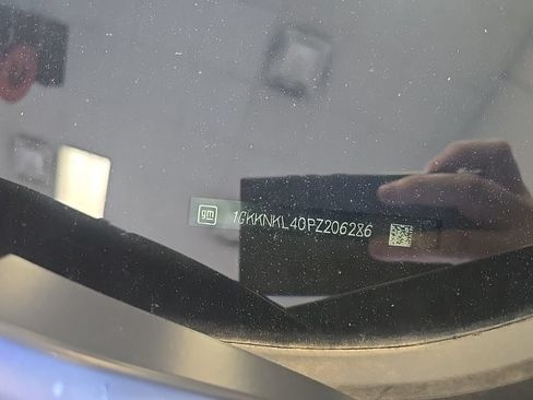 Used 2023 GMC Acadia SLE FWD image 6