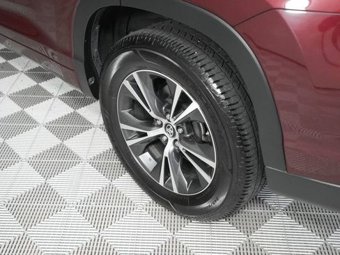 Used 2016 Toyota Highlander XLE image 8