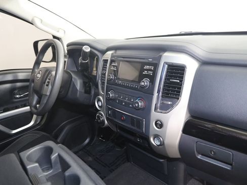 Used 2017 Nissan Titan SV AWD/4WD image 35