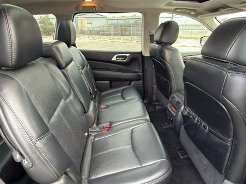 Used 2017 Nissan Pathfinder Platinum image 45