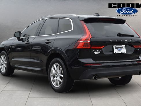 Used 2021 Volvo XC60 T5 Momentum w/ Premium Package FWD image 4