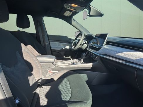 Certified 2024 Jeep Compass Sport image 40