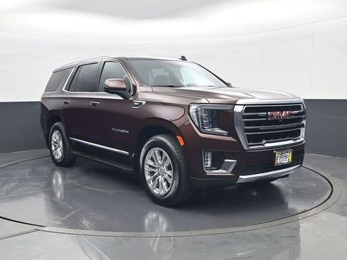 Used 2023 GMC Yukon SLT w/ SLT Luxury Package AWD/4WD image 3