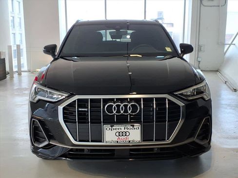 Certified 2025 Audi Q3 2.0T Premium w/ Convenience Package image 2