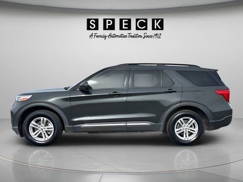 Used 2022 Ford Explorer XLT AWD/4WD image 2