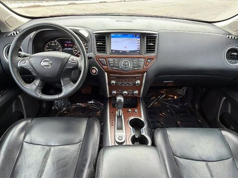 Used 2017 Nissan Pathfinder Platinum image 30