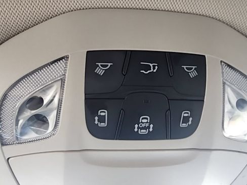 Certified 2022 Chrysler Pacifica Touring-L FWD image 42