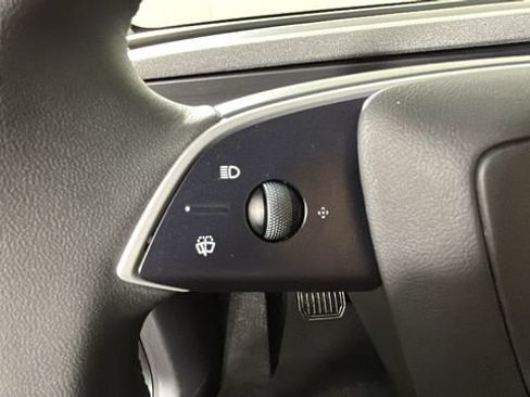 Used 2026 Tesla Model Y 2WD image 15
