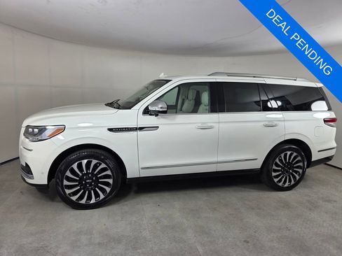 Used 2023 Lincoln Navigator Black Label AWD/4WD image 7