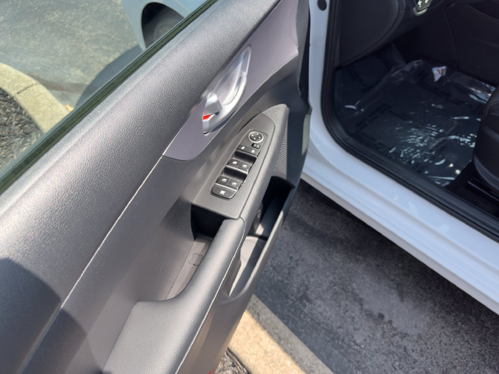 Used 2024 Kia Forte LXS w/ LXS Technology Package FWD image 19