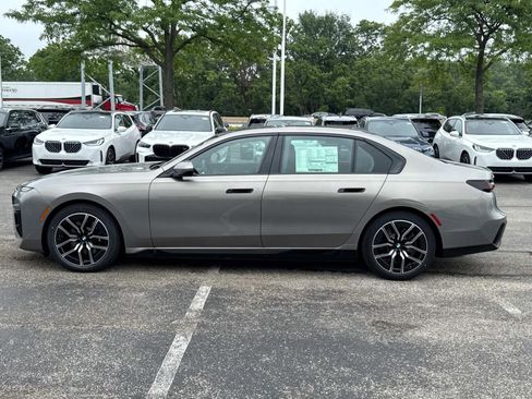 New 2025 BMW i7 xDrive60 AWD/4WD image 8