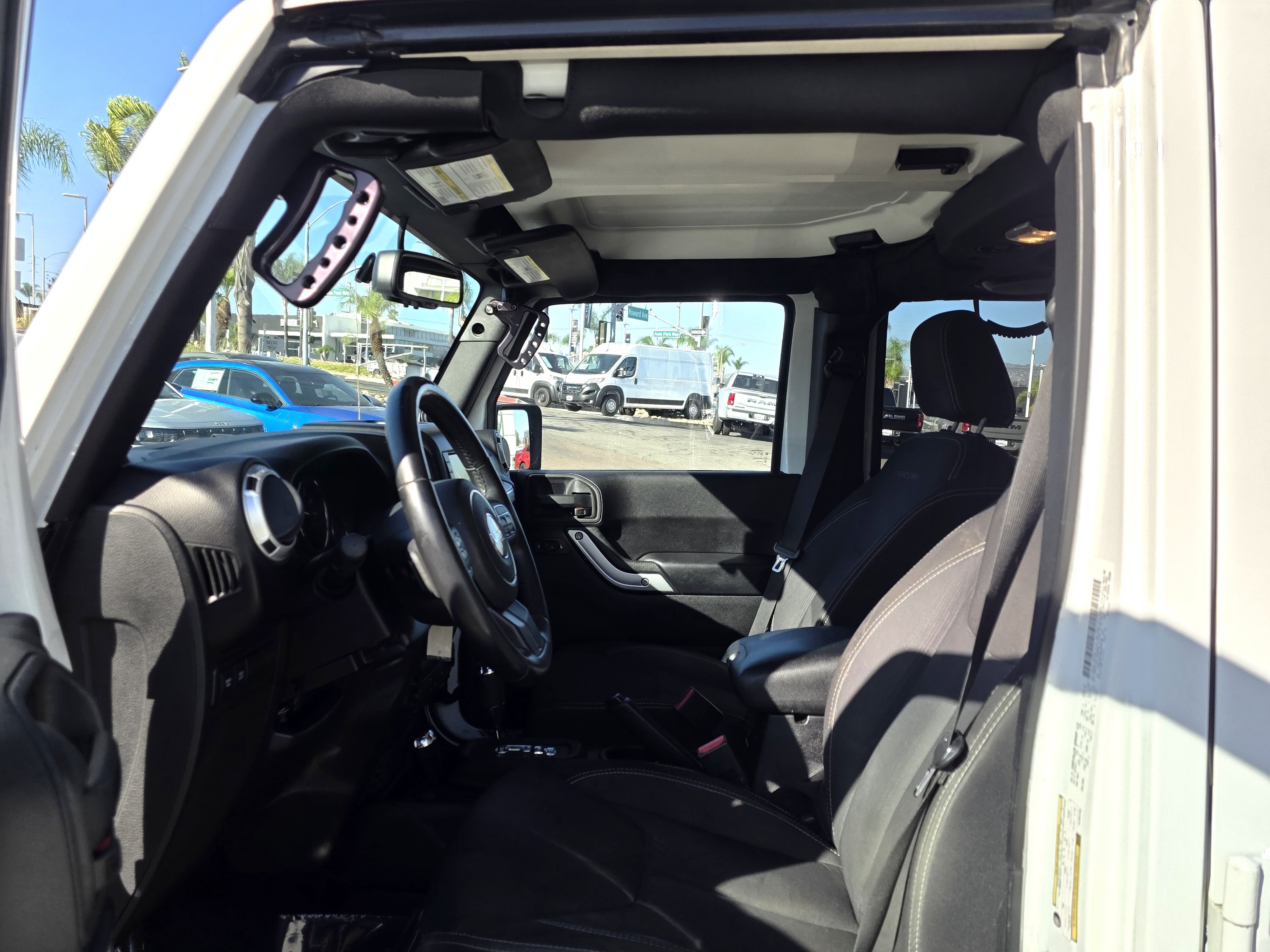 Used 2013 Jeep Wrangler Unlimited Rubicon w/ Connectivity Group AWD/4WD image 12