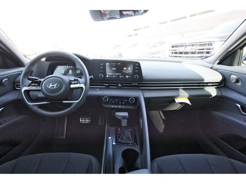Certified 2025 Hyundai Elantra Sport FWD image 10