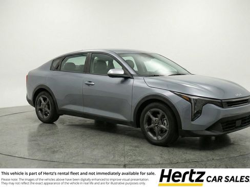 Used 2025 Kia K4 LXS image 1