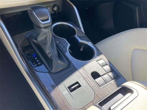 Used 2024 Toyota Highlander Limited image 31