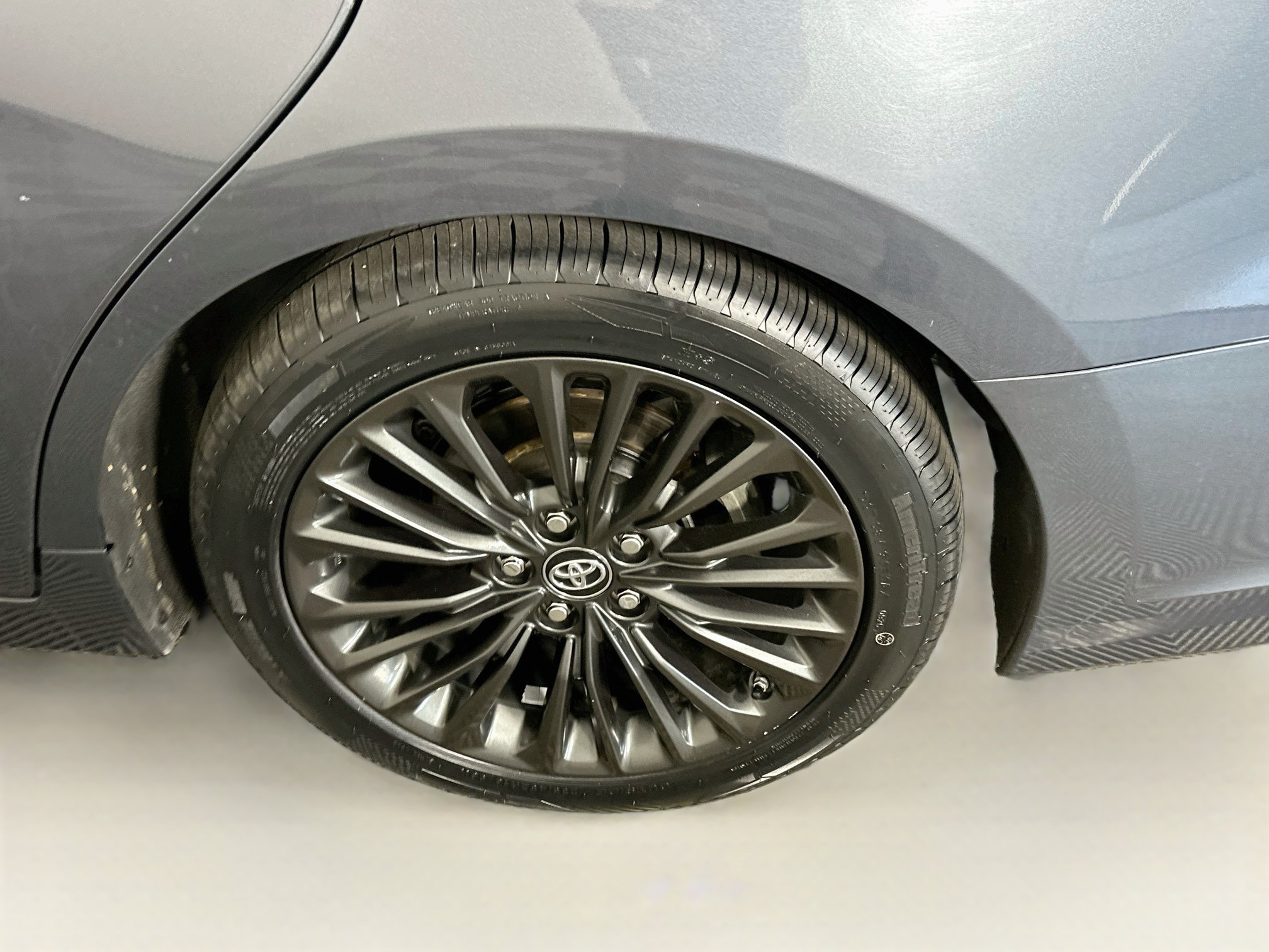 Used 2019 Toyota Avalon XSE w/ Preferred Accessory Package FWD image 11