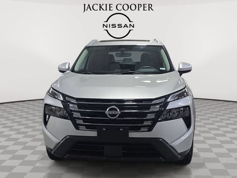 Used 2024 Nissan Rogue SV w/ SV Premium Package FWD image 2
