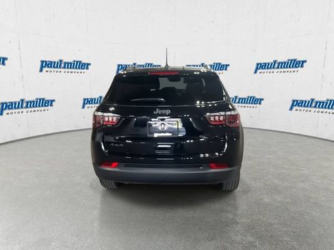 Used 2026 Jeep Compass Latitude AWD/4WD image 9