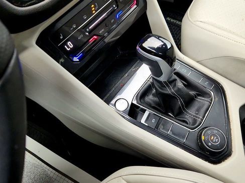 Used 2024 Volkswagen Tiguan SE R-Line AWD/4WD image 17