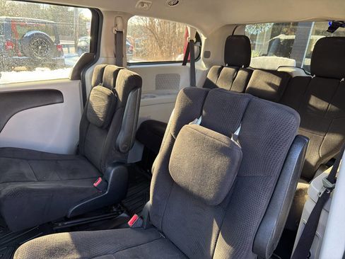 Used 2014 Dodge Grand Caravan SXT image 11