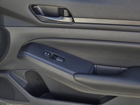 Used 2025 Nissan Altima 2.5 S image 8