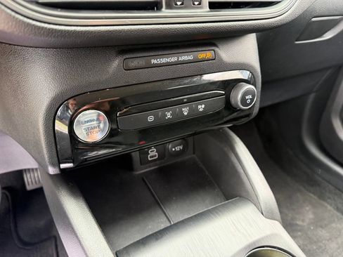Certified 2025 Ford Escape SE FWD image 23
