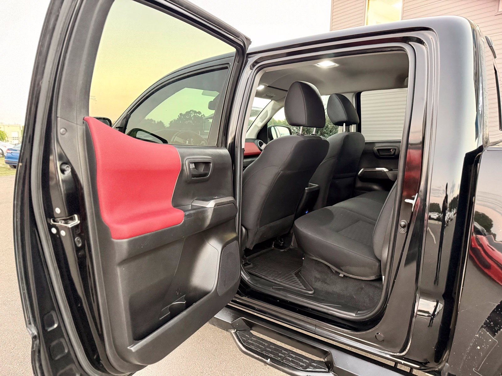 Used 2023 Toyota Tacoma SR5 w/ Technology Package AWD/4WD image 18