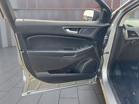 Certified 2024 Ford Edge SE image 18