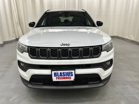 Used 2025 Jeep Compass Latitude w/ Convenience Group AWD/4WD image 27