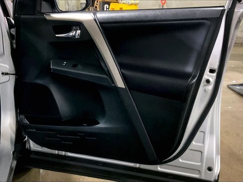 Used 2015 Toyota RAV4 Limited image 22