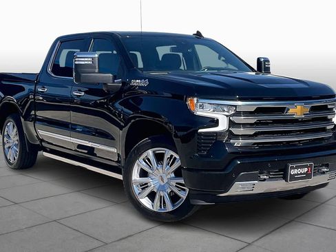 Used 2025 Chevrolet Silverado 1500 High Country w/ High Country Premium Package AWD/4WD image 3