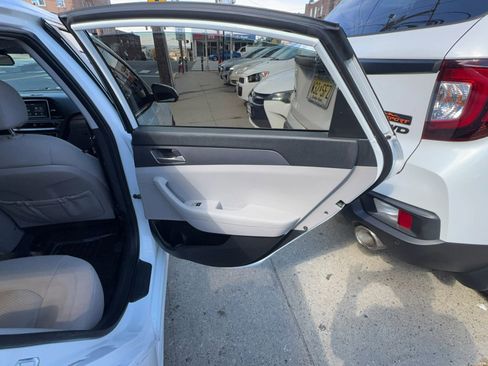 Used 2018 Hyundai Sonata SE image 12