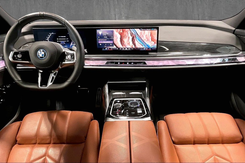 Used 2026 BMW 750e xDrive AWD/4WD image 8