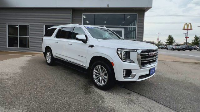 Used 2022 GMC Yukon XL SLT w/ SLT Luxury Package AWD/4WD image 3