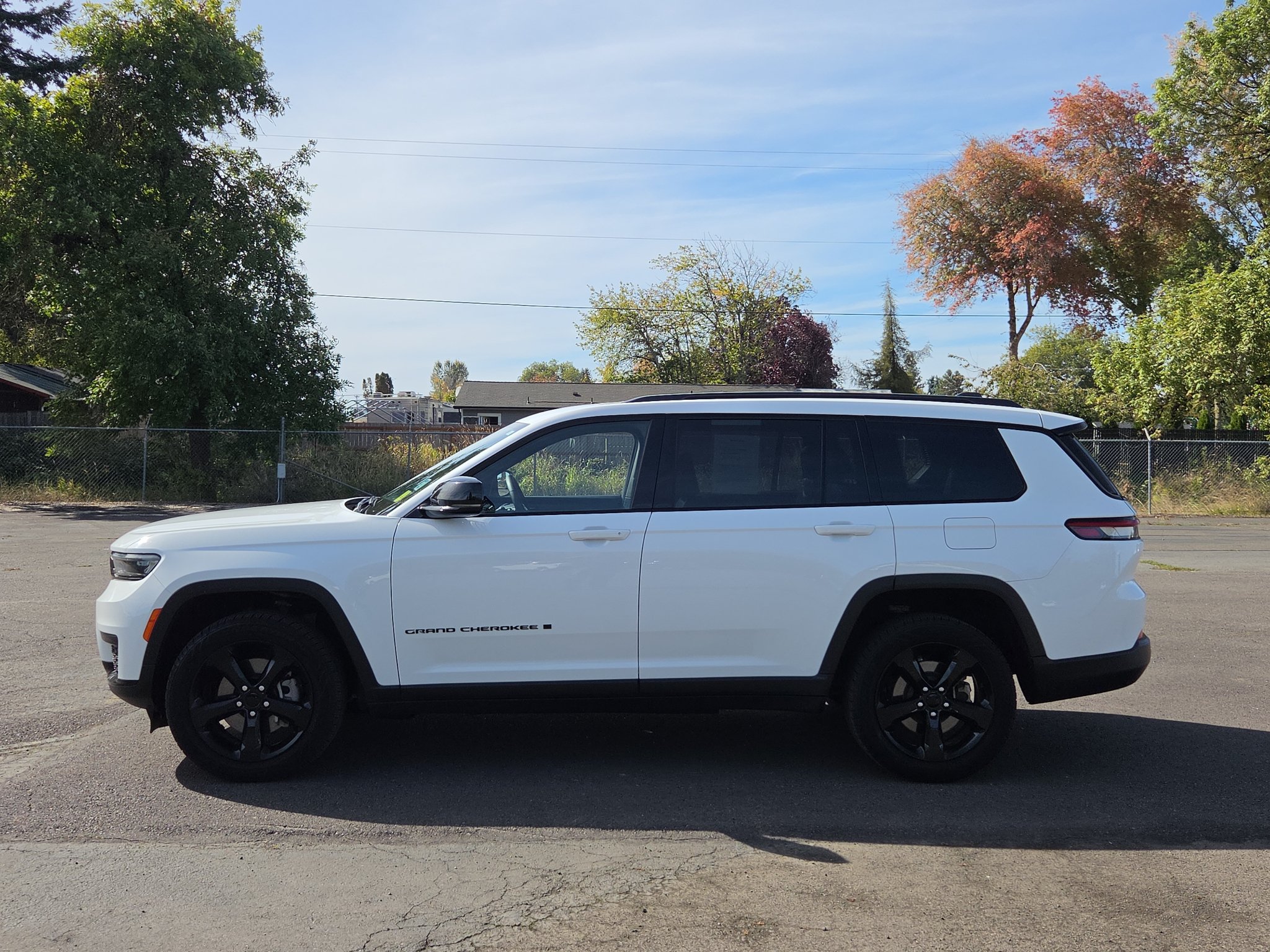 Used 2023 Jeep Grand Cherokee L Laredo AWD/4WD image 7