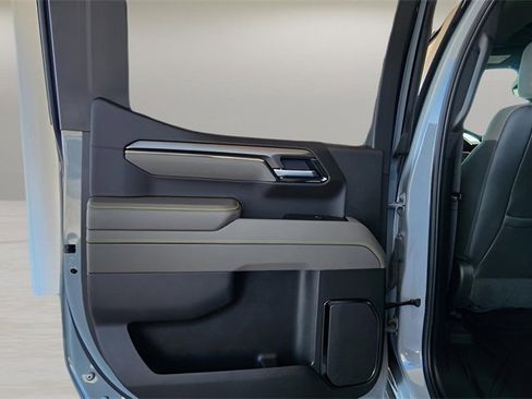 Used 2025 Chevrolet Silverado 1500 ZR2 w/ Technology Package image 17