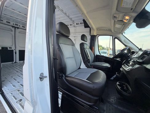 Used 2024 RAM ProMaster 2500 w/ Convenience Group FWD image 17