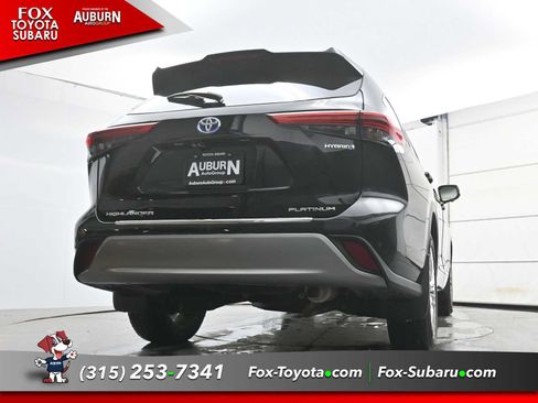 Used 2023 Toyota Highlander Platinum image 17