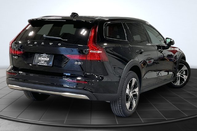 Certified 2026 Volvo V60 B5 Cross Country Plus AWD/4WD image 3