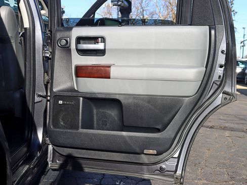 Used 2017 Toyota Sequoia Platinum image 40