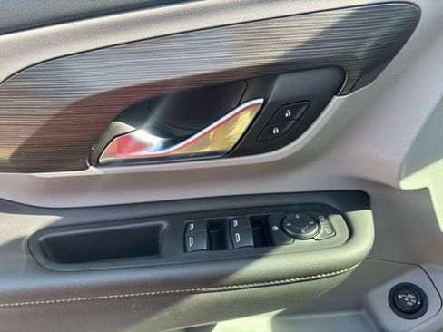 Used 2023 GMC Terrain SLE w/ Driver Convenience Package image 23