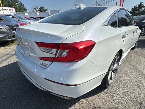 Used 2018 Honda Accord Touring image 6